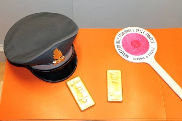 Oro nell'auto dell'imprenditore (inserita in galleria)