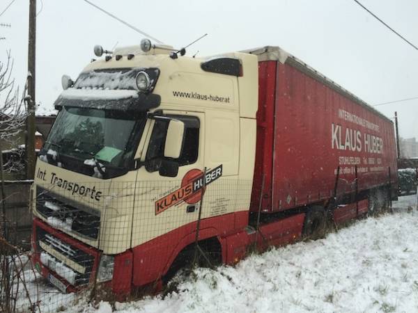 Tir incastrato sotto la neve  (inserita in galleria)