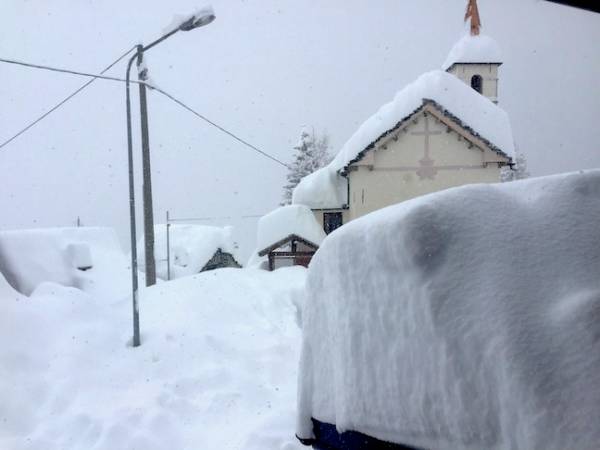 Varesini intrappolati nella neve a Cheggio (inserita in galleria)