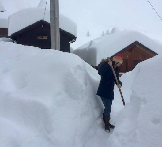 Varesini intrappolati nella neve a Cheggio (inserita in galleria)