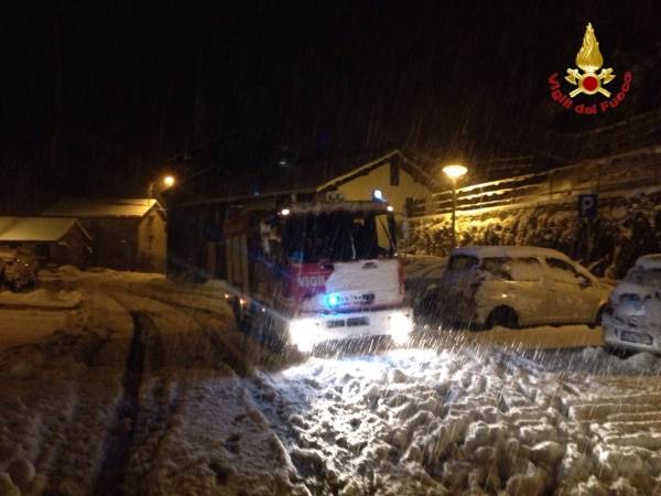 Vigili del Fuoco nella tormenta di neve (inserita in galleria)