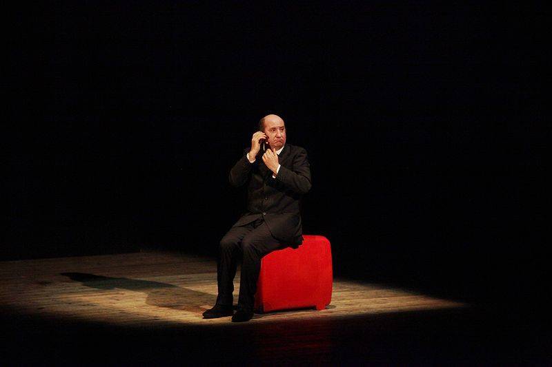 antonio albanese gallarate teatro condominio