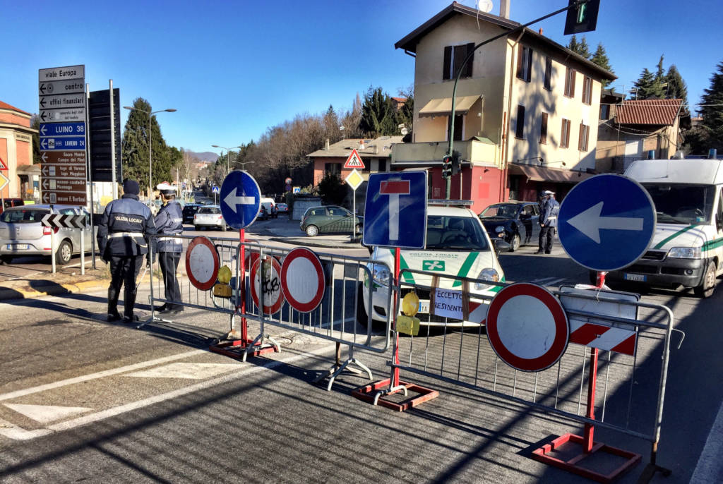 Cadono calcinacci al ponte di via Gasparotti