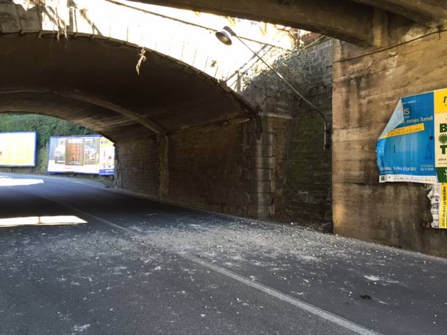 crollo ponte via gasparotto chiusa al traffico