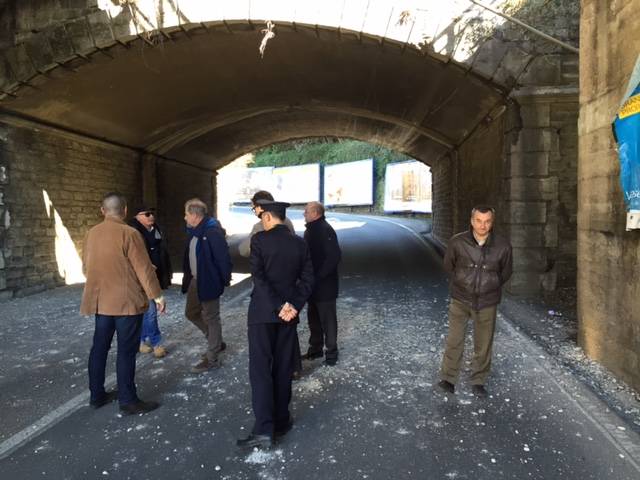 crollo ponte via gasparotto chiusa al traffico