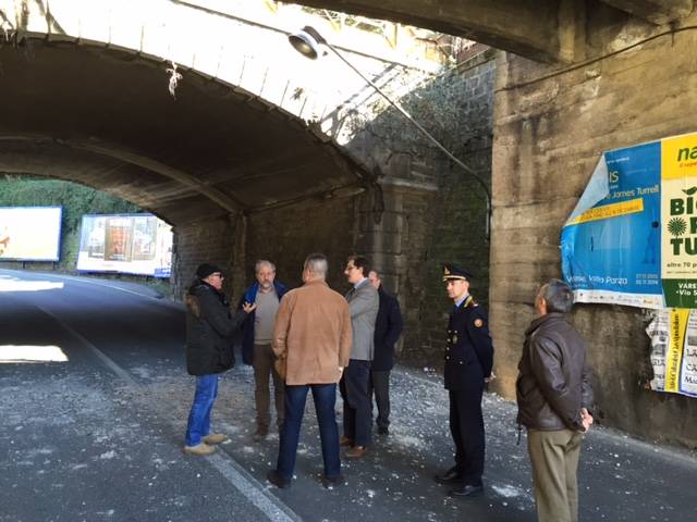 crollo ponte via gasparotto chiusa al traffico