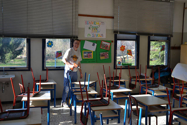 genitori al lavoro nelle scuole e cardano al campo