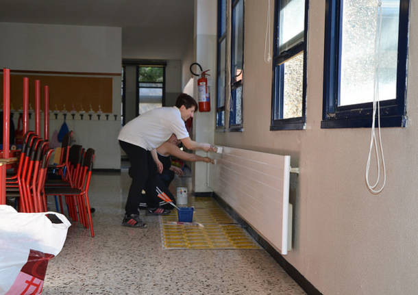 genitori al lavoro nelle scuole e cardano al campo