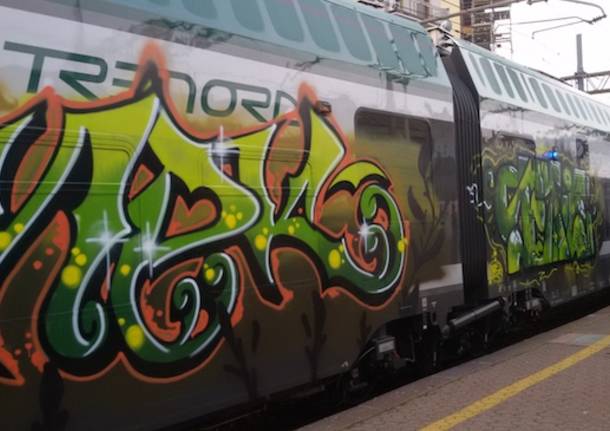 Graffiti su nuovo coradia trenord