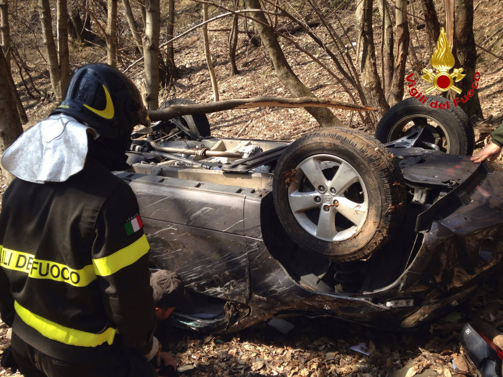 incidente stradale maccagno con pino e veddasca vigili del fuoco