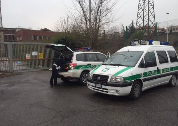 polizia locale sgombera rom ex-centrale enel