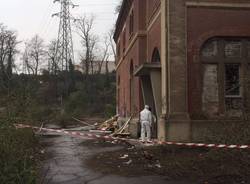 polizia locale sgombera rom ex-centrale enel