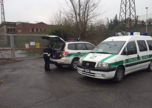 polizia locale sgombera rom ex-centrale enel