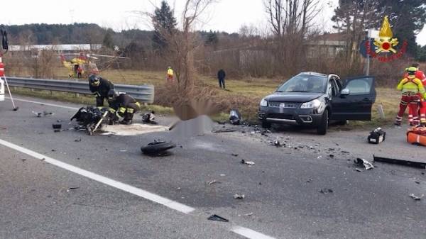 Scontro tra auto e moto a Sesto Calende (inserita in galleria)