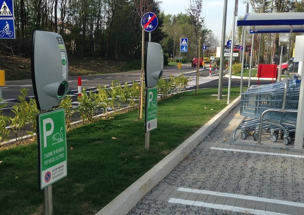 Colonnine per auto elettriche al Tigros di Besnate