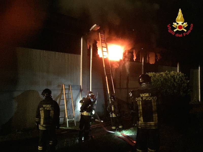 incendio deposito barche a Mesenzana