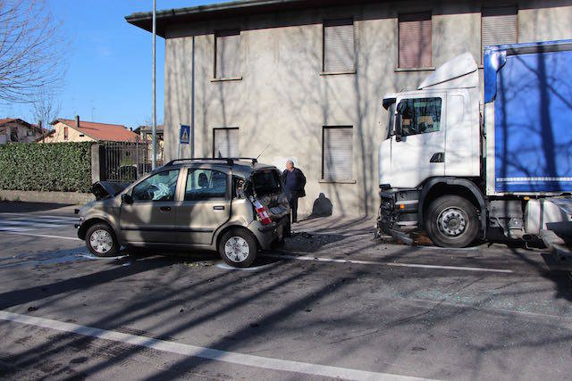 Incidente stradale castiglione olona 8 aprile 2015