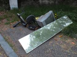 Rifiuti abbandonati a Varese