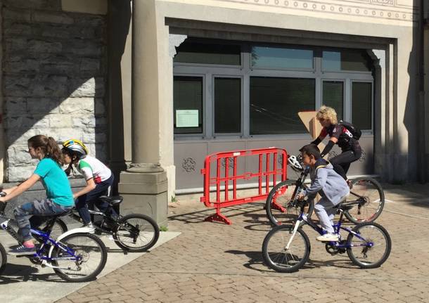 Scuole elementari a lezione di guida