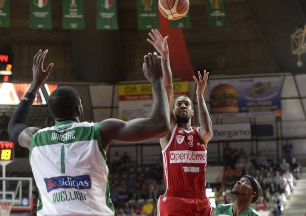 basket serie a Openjobmetis Varese - Sidigas Avellino 66-73