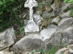 Campo dei Fiori, spostato il crocifisso dello scultore Caravati