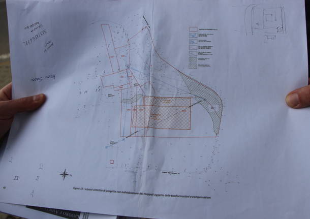 "Cementificio" su un terreno agricolo