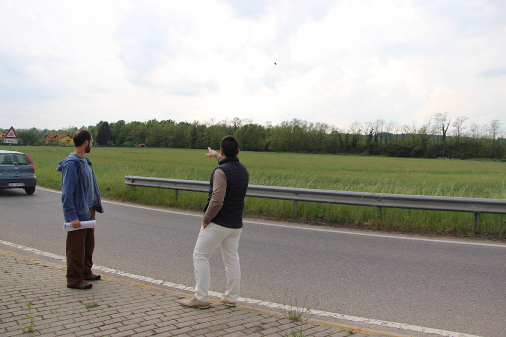 "Cementificio" su un terreno agricolo