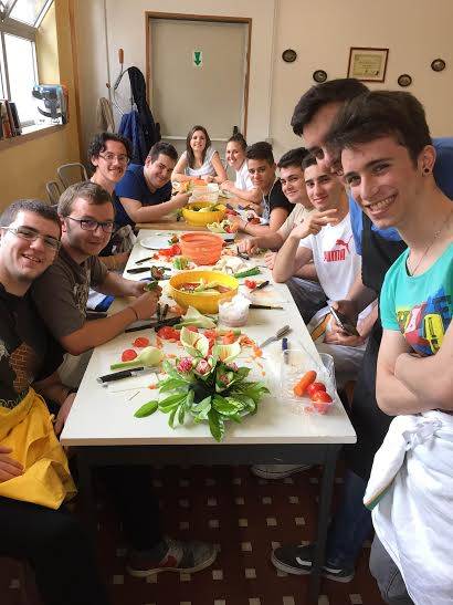 Fiori, foglie e animali creati con i vegetali