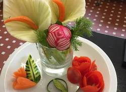 Fiori, foglie e animali creati con i vegetali