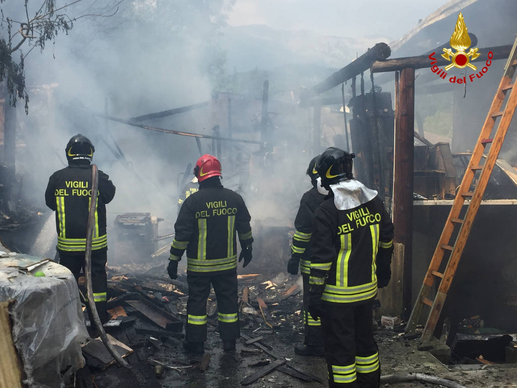 Incendio deposito a Lavena Ponte Tresa