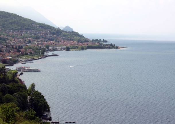 La chiazza oleosa nel Verbano