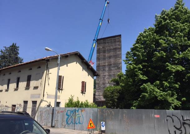 Malerba, demolizione con la “copertona”