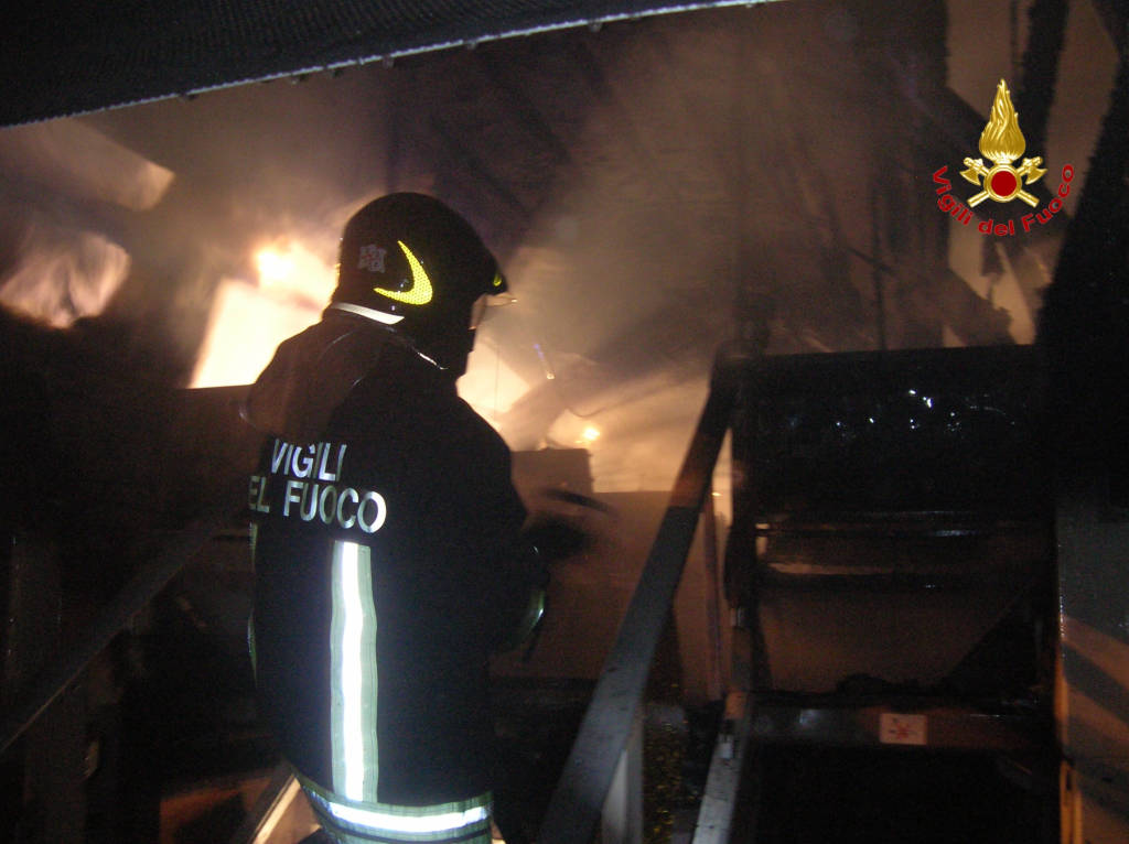 vagone fiamme sacconago