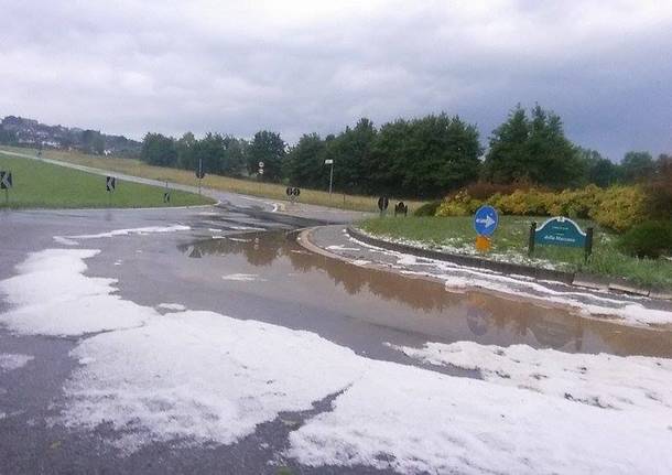 Grandine come noci nella zona di Gazzada