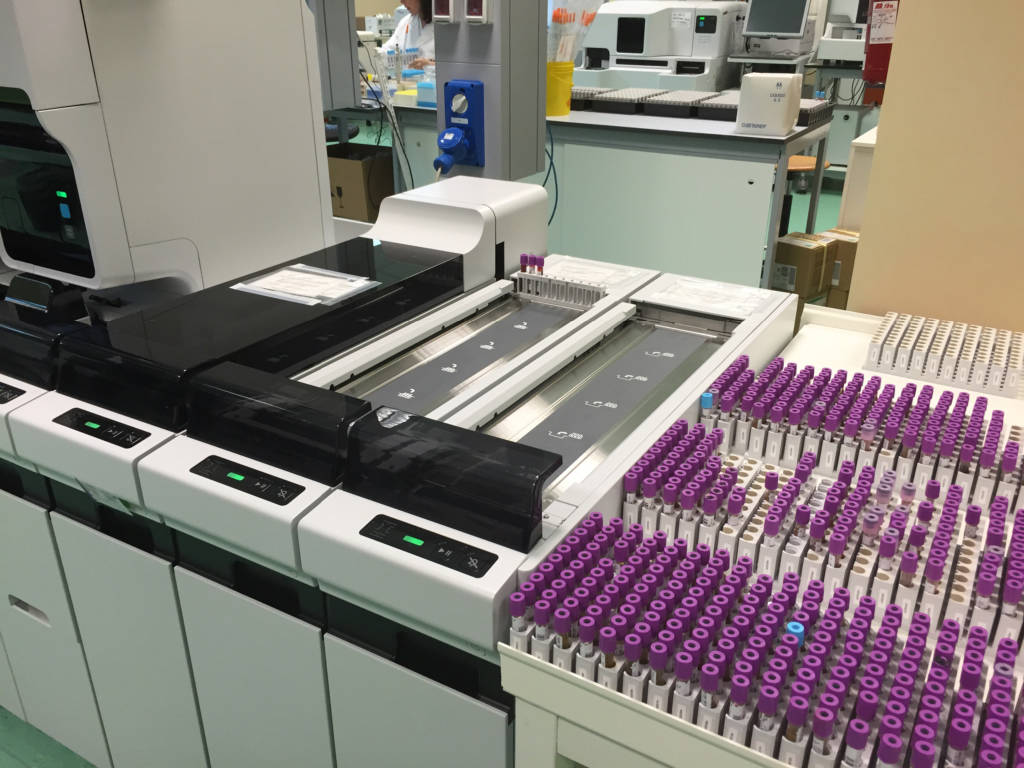 Il nuovo laboratorio analisi dell'ospedale di Varese