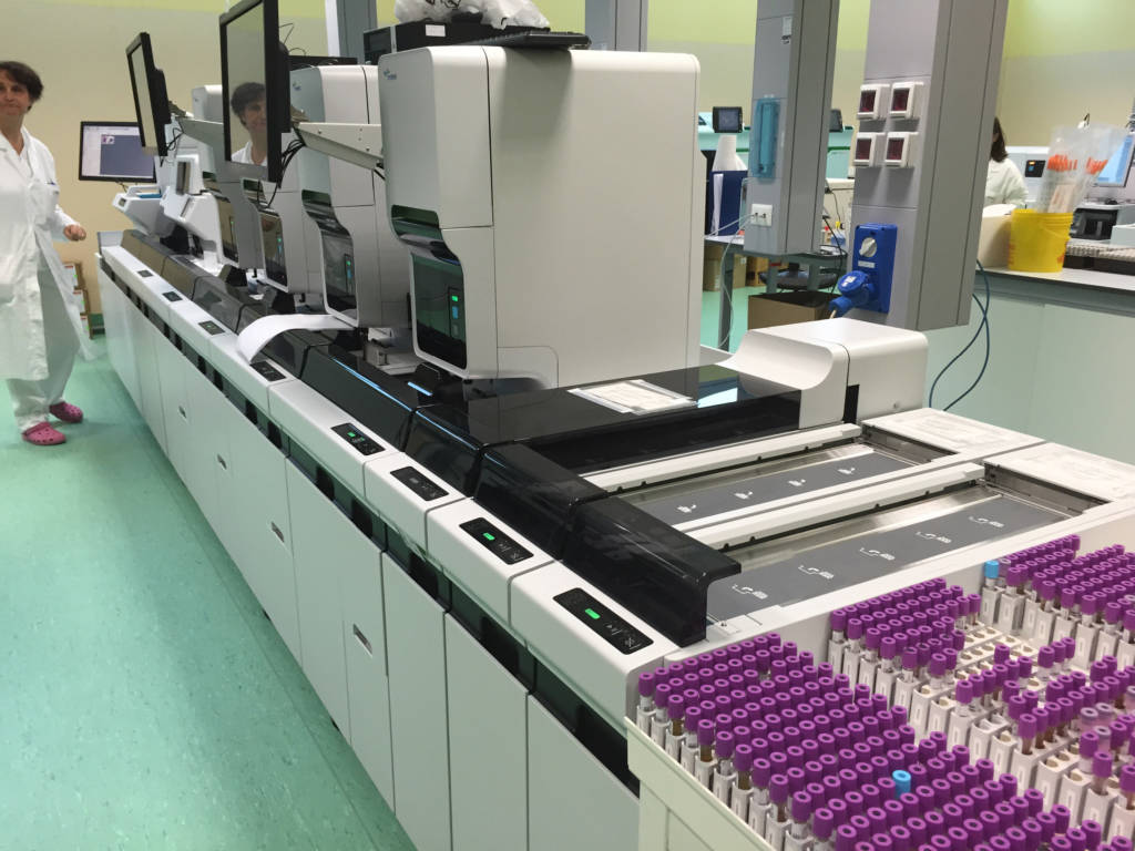 Il nuovo laboratorio analisi dell'ospedale di Varese 