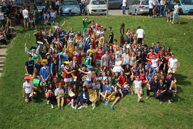 In maschera al liceo Cairoli