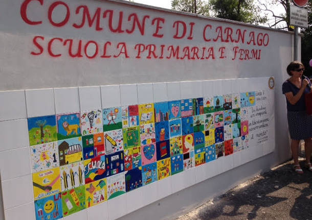 Inaugurato il maxi-mosaico della scuola di Carnago