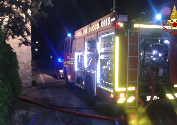 Incendio a Laveno Mombello