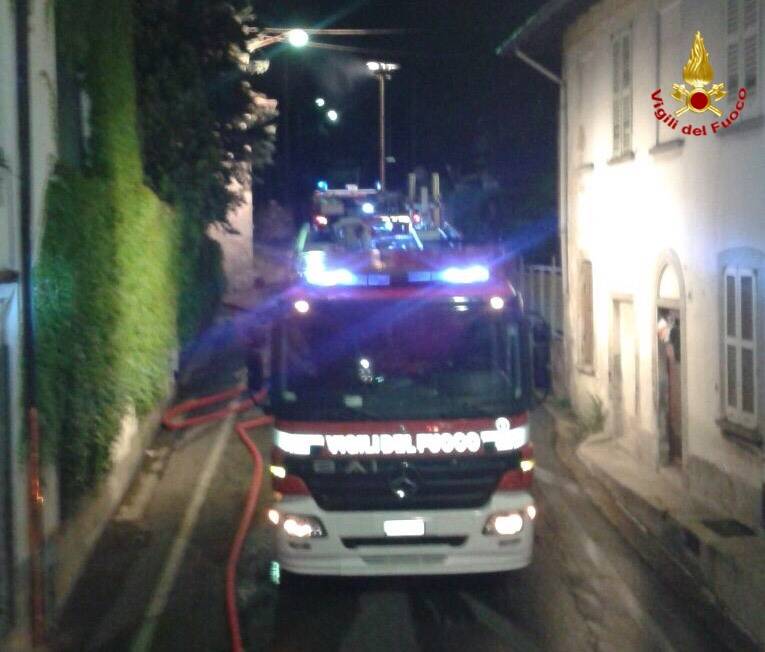 Incendio a Laveno Mombello