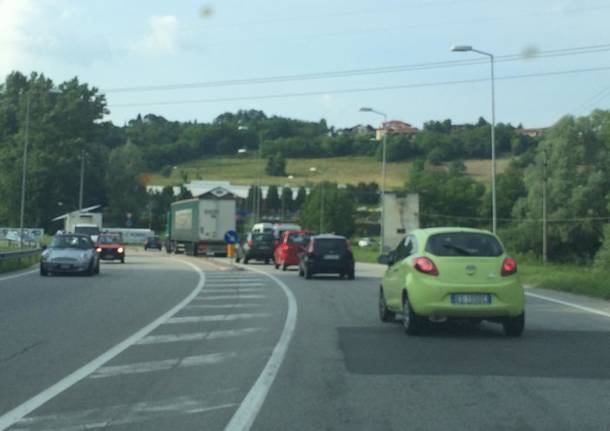 Incidente alla rotonda de "L'Agricola": lunghe code