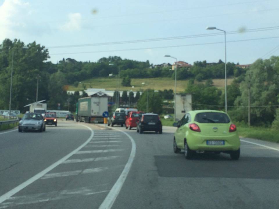 Incidente alla rotonda de "L'Agricola": lunghe code