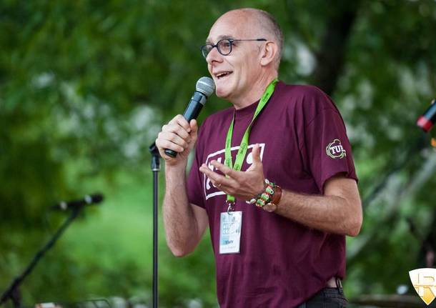 Renato Pozzetto e Enrico Ruggeri sul palco di Microcosmi 2015