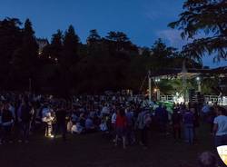 Renato Pozzetto e Enrico Ruggeri sul palco di Microcosmi 2015