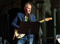 Renato Pozzetto e Enrico Ruggeri sul palco di Microcosmi 2015