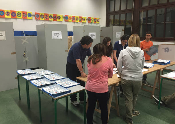 Scrutinio elezioni a Saronno