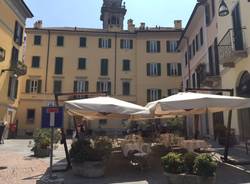 Varese, tavoli all'aperto
