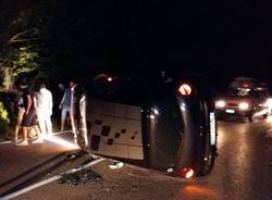 Auto ribaltata ad Albizzate