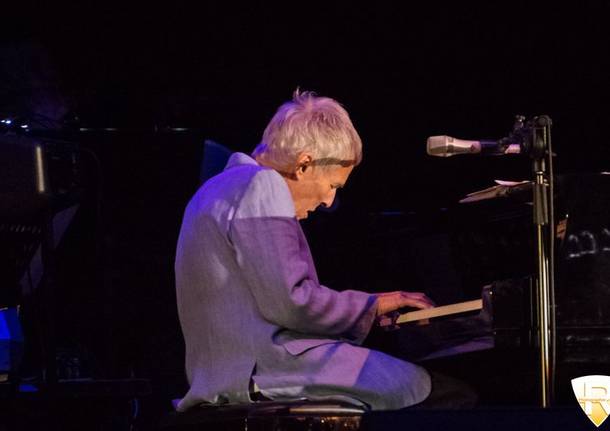 Burt Bacharach incanta Tortona