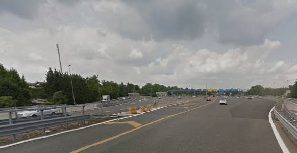camion inversione in autostrada